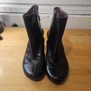 TSUBO Womens Black Leather Heel Ankle Boots US 7